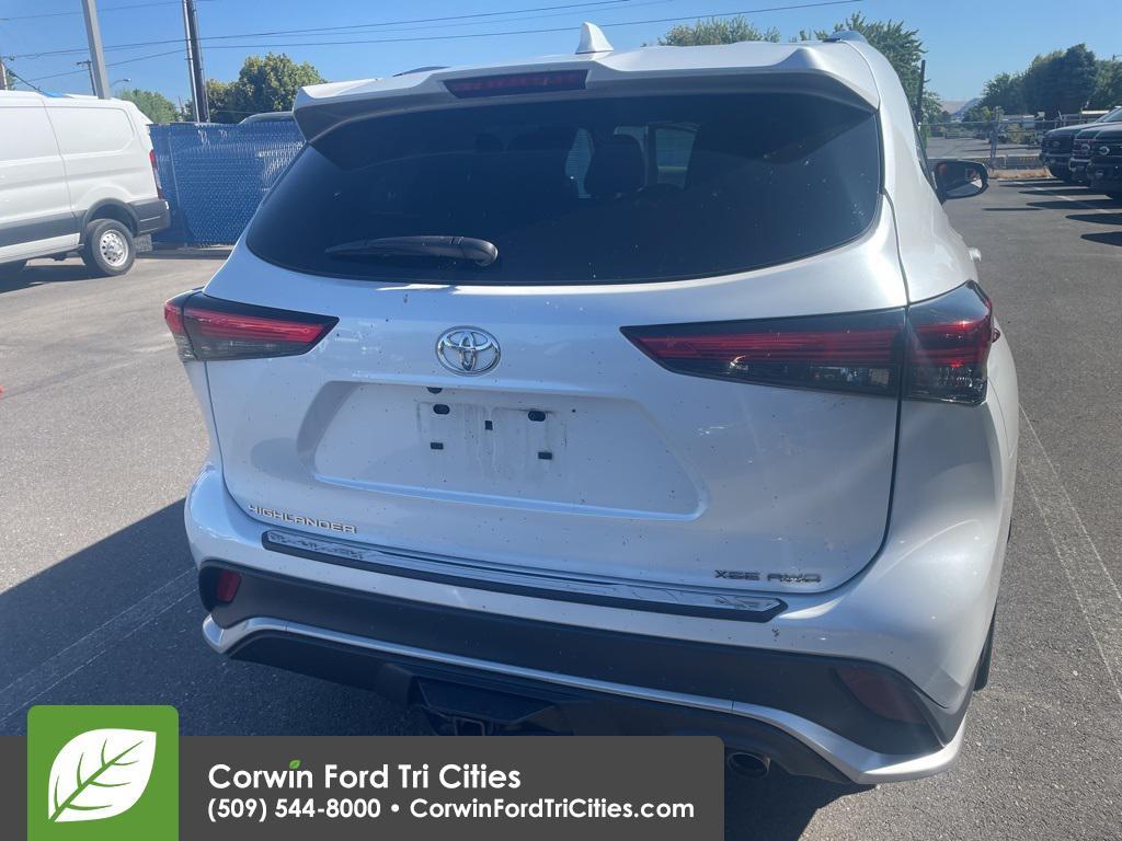 used 2022 Toyota Highlander car, priced at $39,400