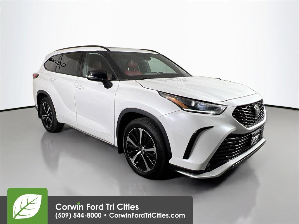 used 2022 Toyota Highlander car, priced at $38,700