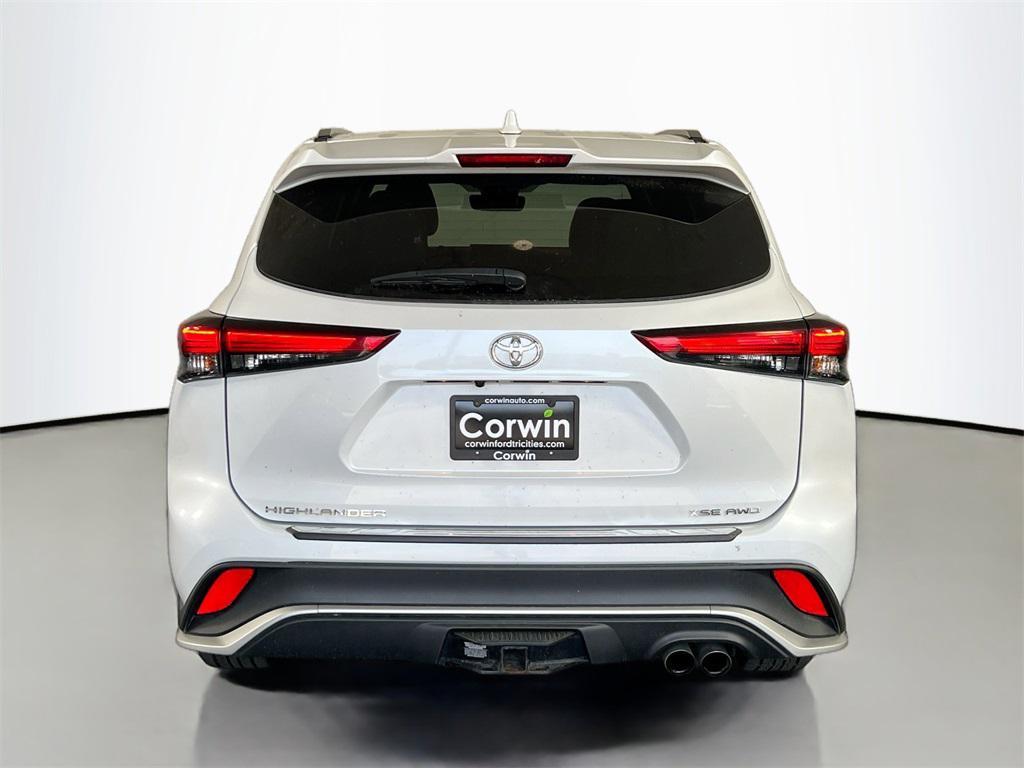 used 2022 Toyota Highlander car, priced at $38,700
