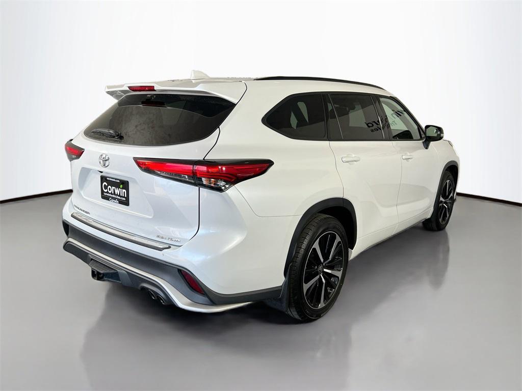 used 2022 Toyota Highlander car, priced at $38,700