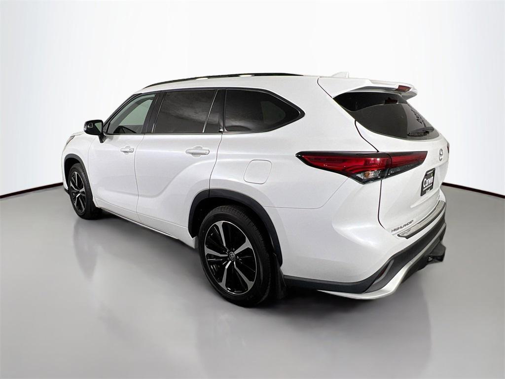 used 2022 Toyota Highlander car, priced at $38,700