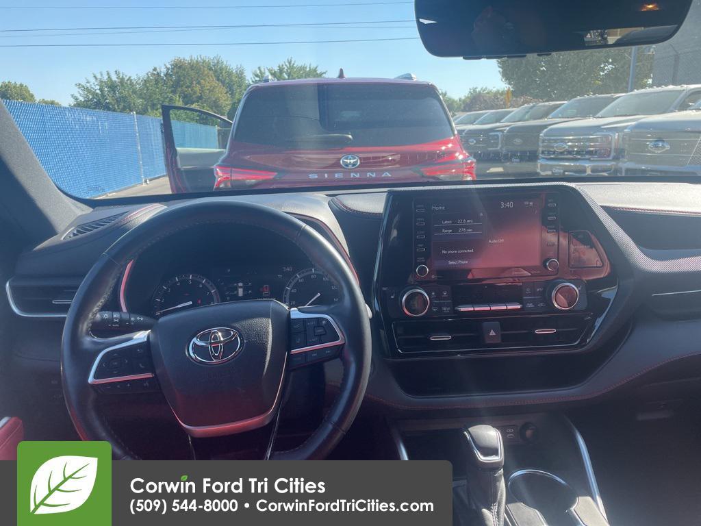 used 2022 Toyota Highlander car, priced at $39,400