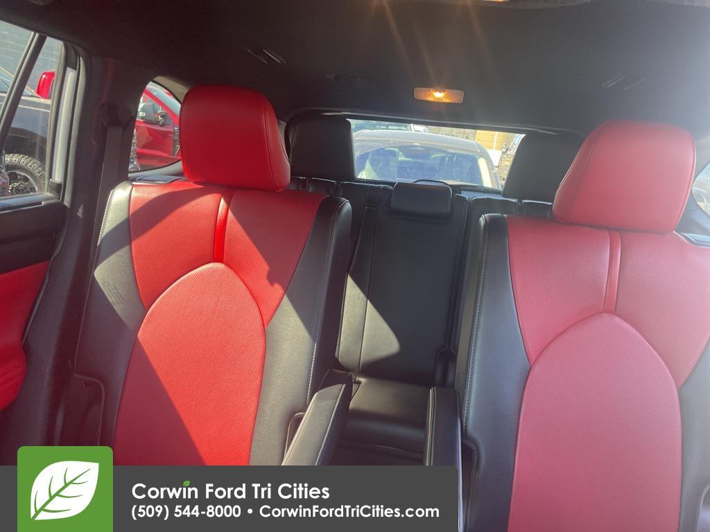 used 2022 Toyota Highlander car, priced at $39,400