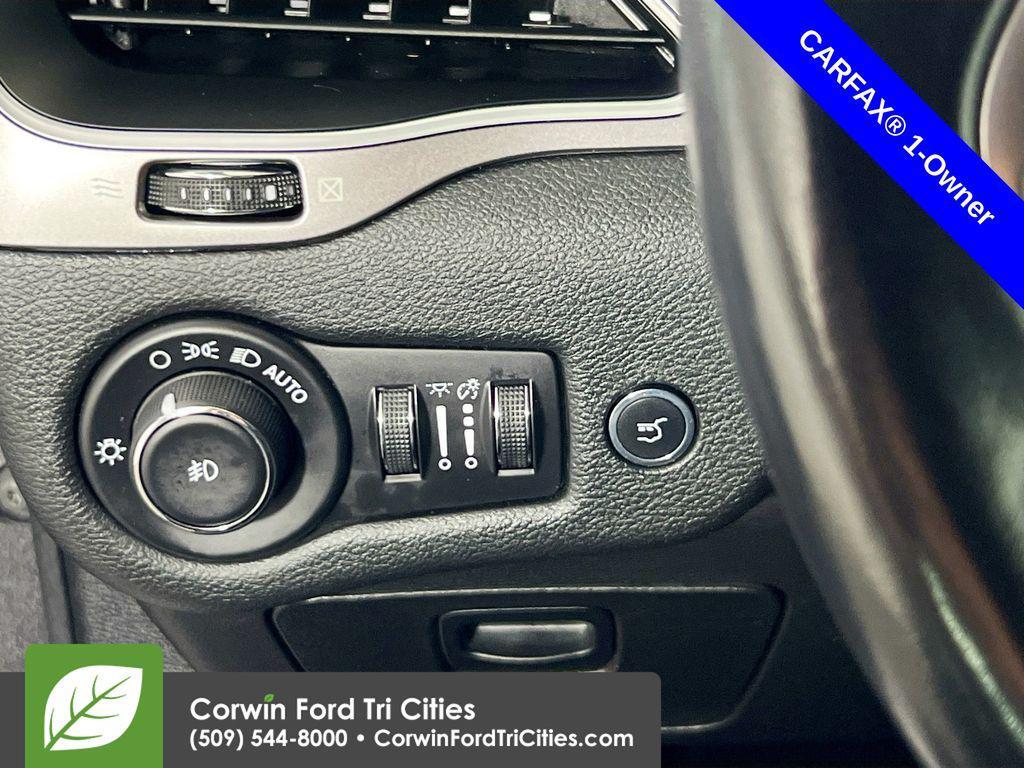 used 2019 Jeep Cherokee car, priced at $18,989