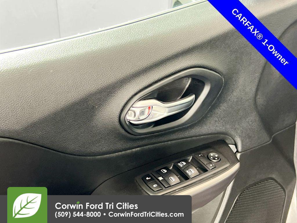 used 2019 Jeep Cherokee car, priced at $18,989