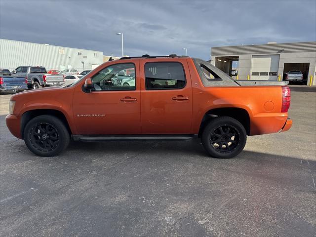 used 2007 Chevrolet Avalanche car, priced at $9,999