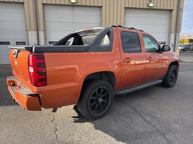 used 2007 Chevrolet Avalanche car, priced at $9,999