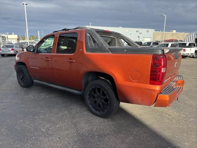 used 2007 Chevrolet Avalanche car, priced at $9,999