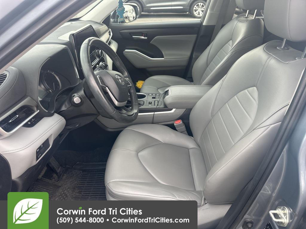 used 2023 Toyota Highlander car, priced at $36,989