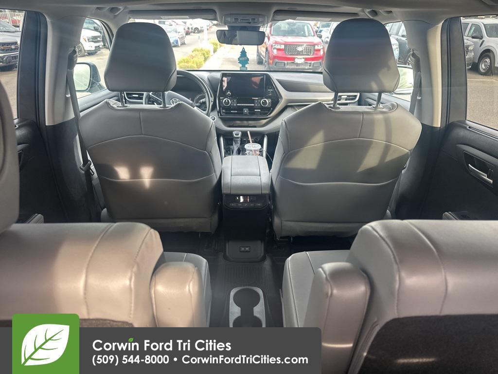 used 2023 Toyota Highlander car, priced at $36,989