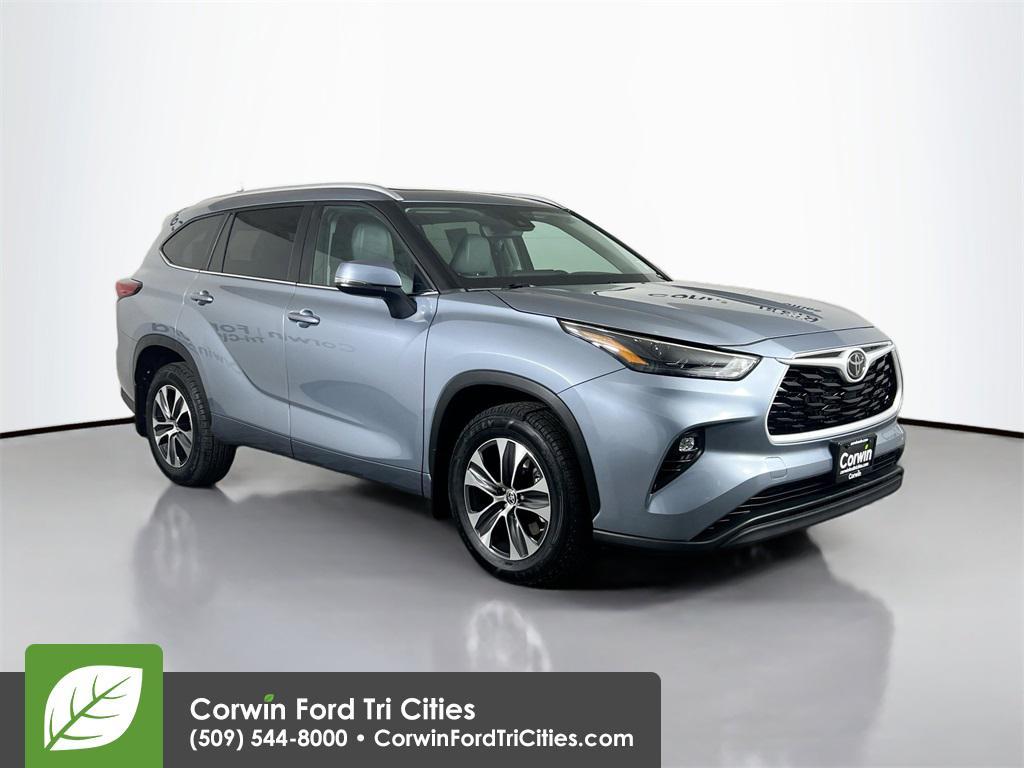 used 2023 Toyota Highlander car, priced at $36,989