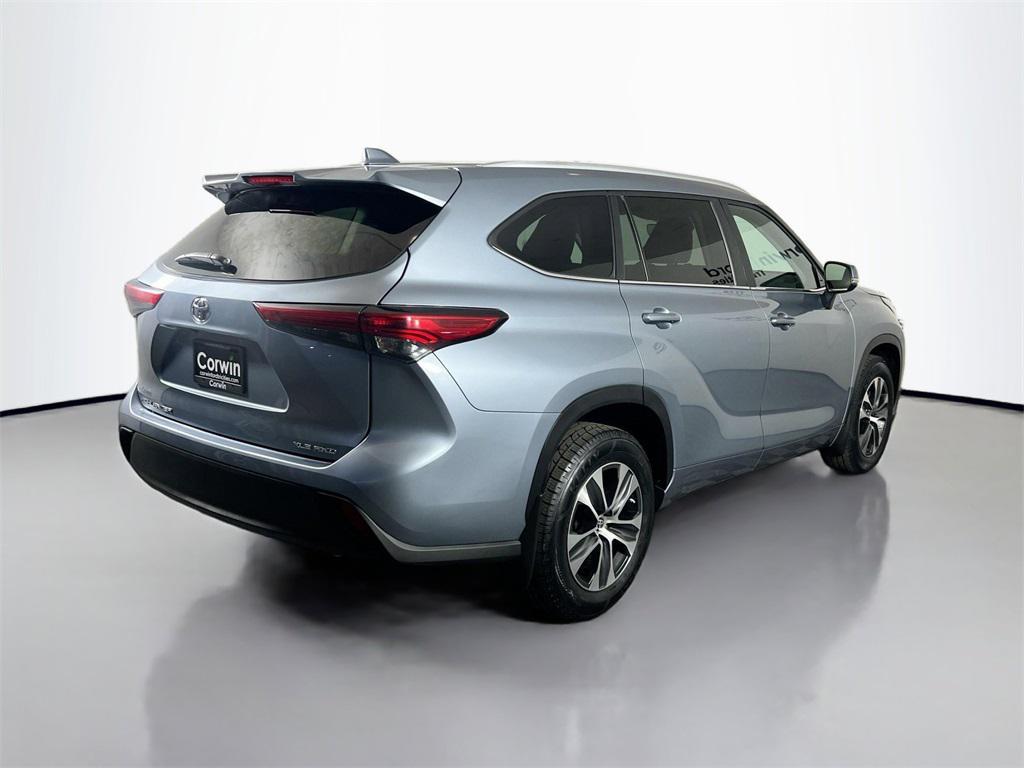 used 2023 Toyota Highlander car, priced at $36,989