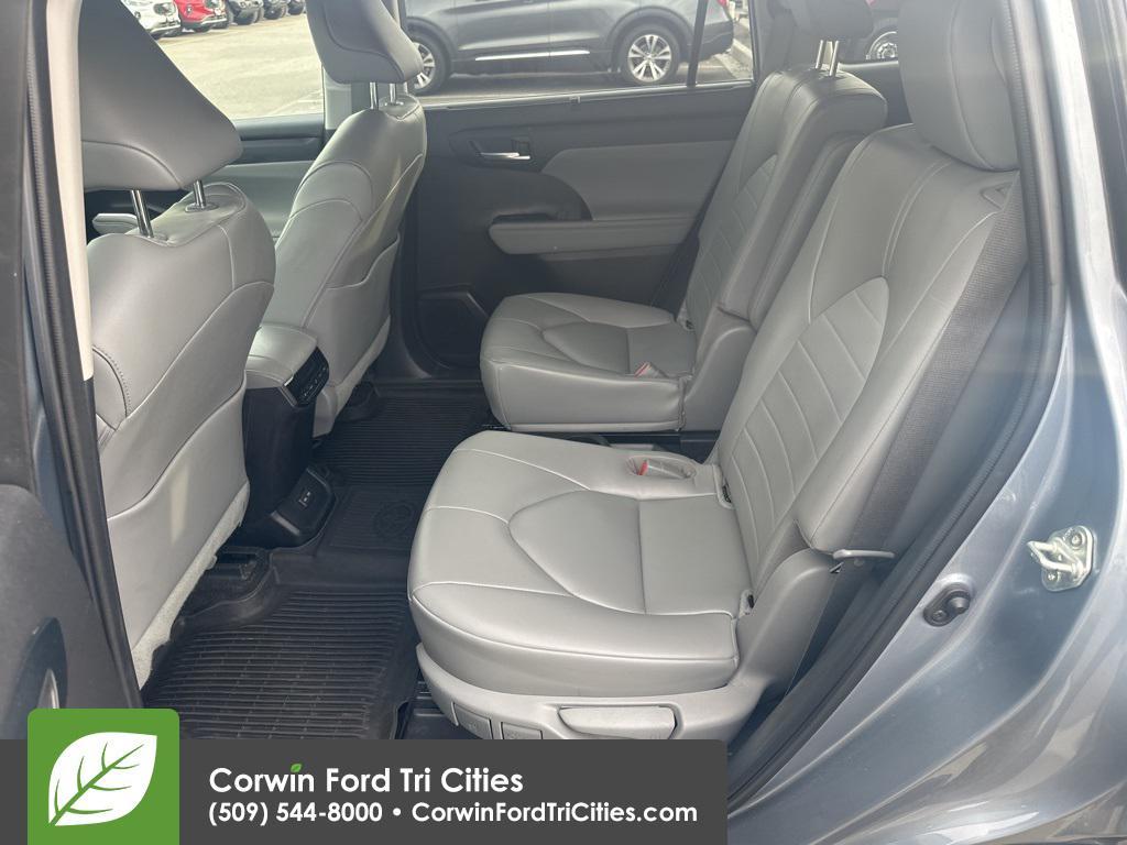 used 2023 Toyota Highlander car, priced at $36,989