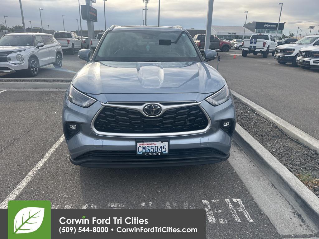 used 2023 Toyota Highlander car, priced at $36,989