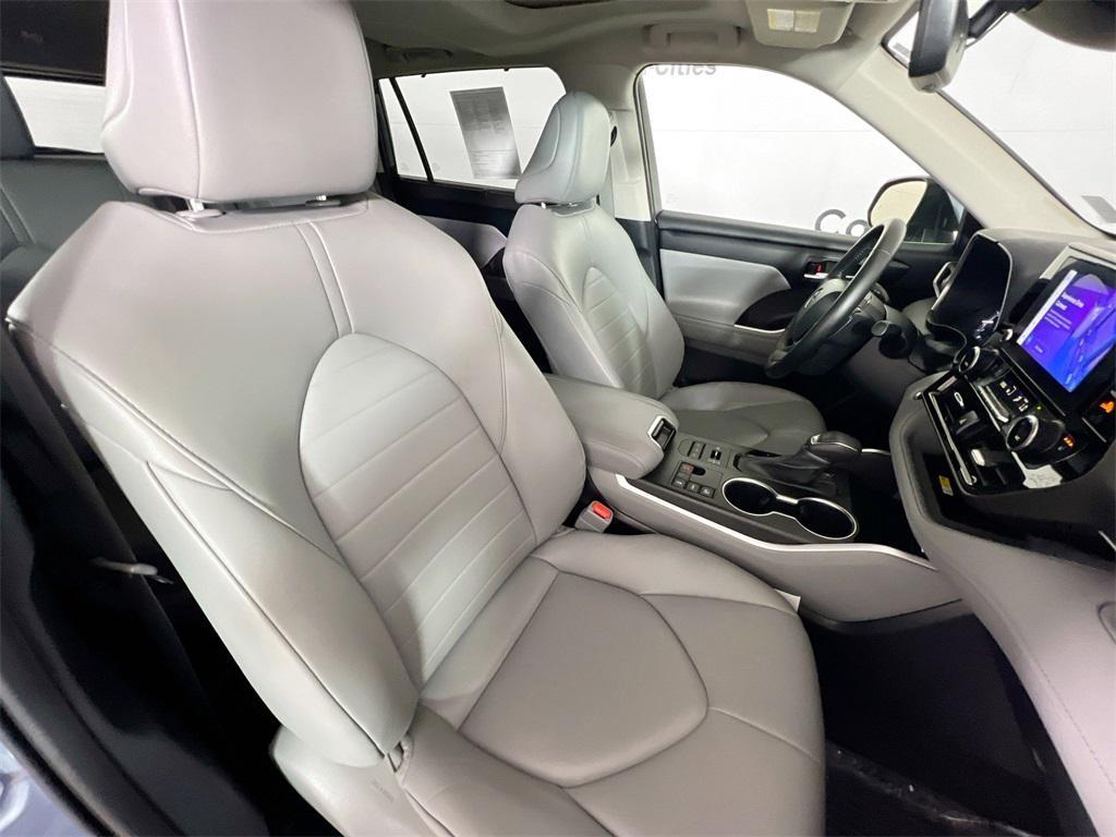 used 2023 Toyota Highlander car, priced at $36,989