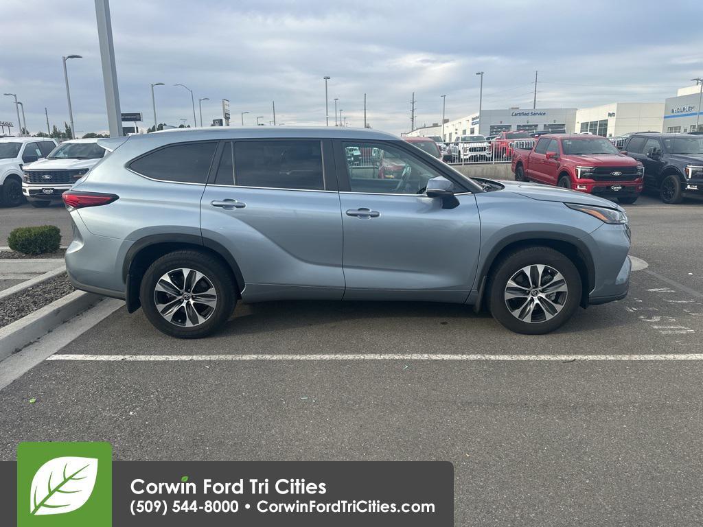 used 2023 Toyota Highlander car, priced at $36,989