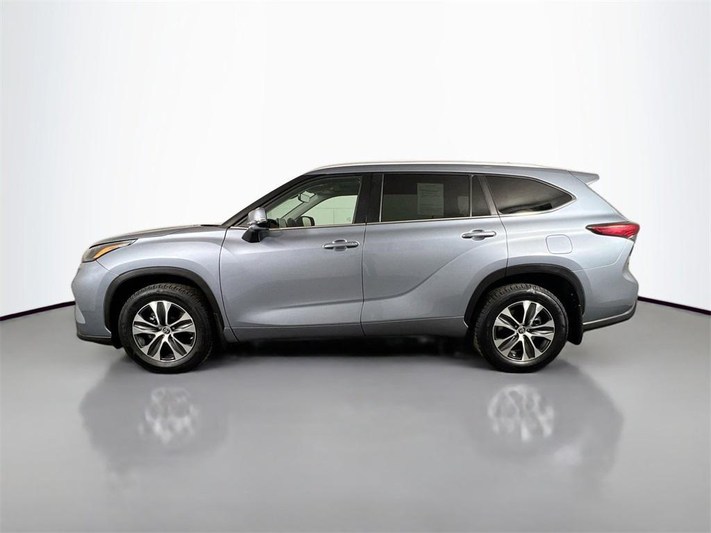 used 2023 Toyota Highlander car, priced at $36,989