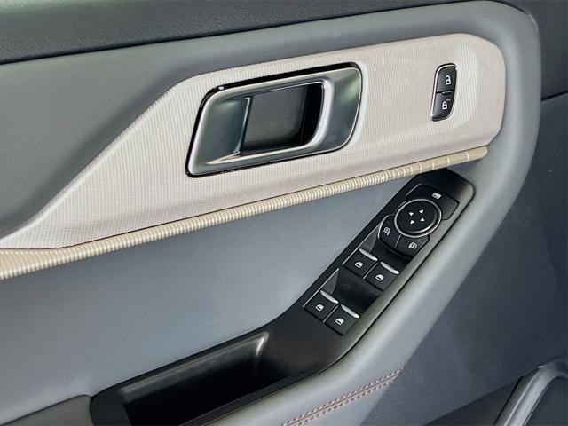 new 2025 Ford Explorer car, priced at $40,656