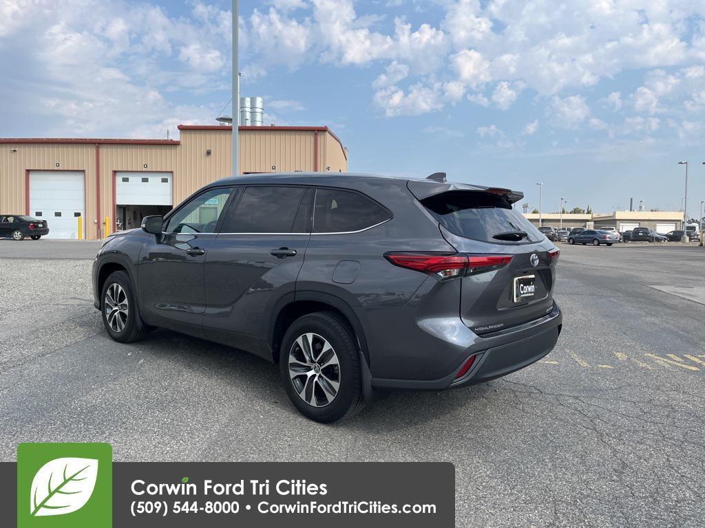 used 2022 Toyota Highlander car, priced at $38,655