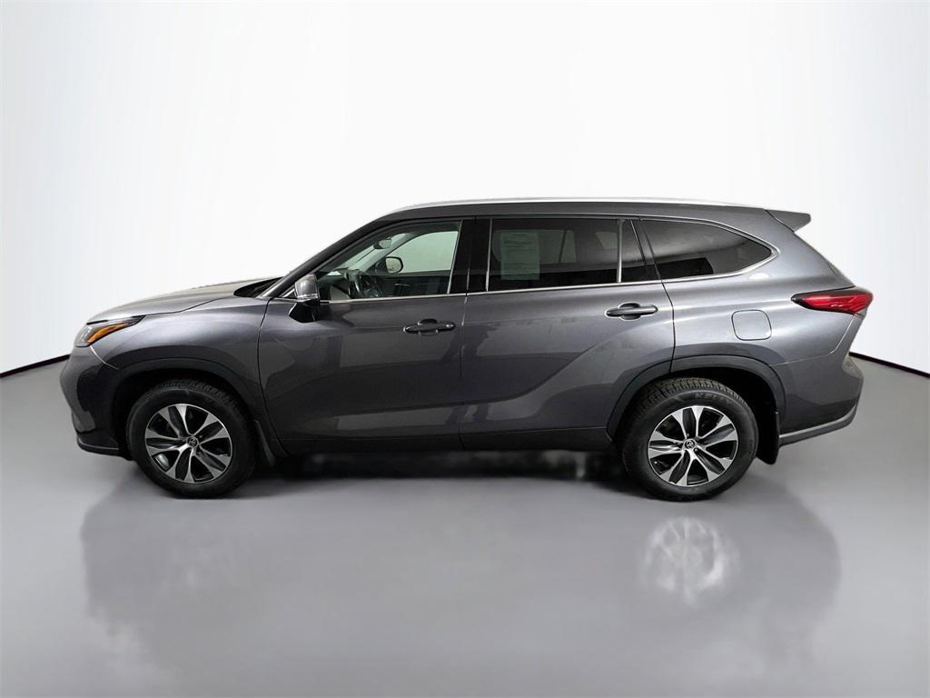 used 2022 Toyota Highlander car, priced at $38,255