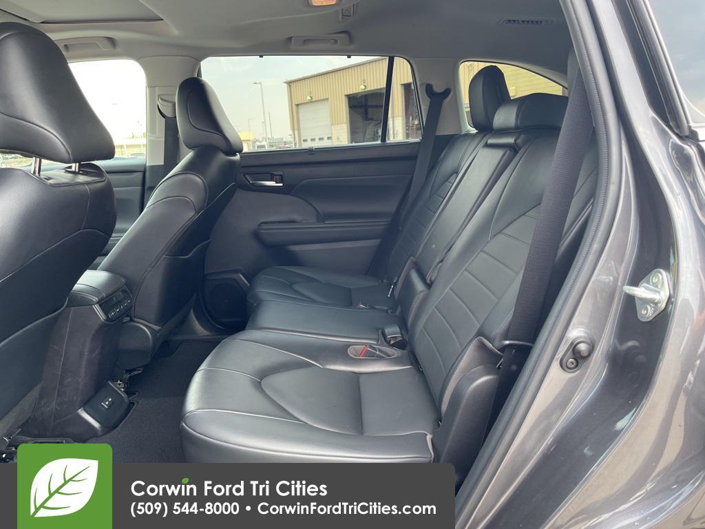 used 2022 Toyota Highlander car, priced at $38,655