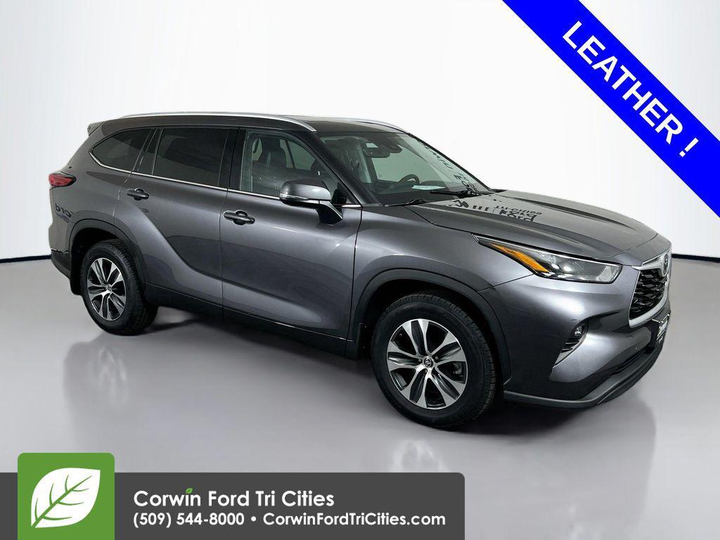 used 2022 Toyota Highlander car, priced at $34,498