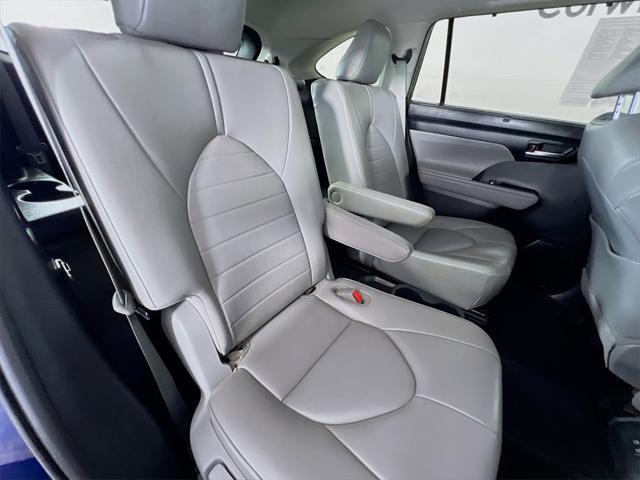 used 2021 Toyota Highlander Hybrid car, priced at $29,999