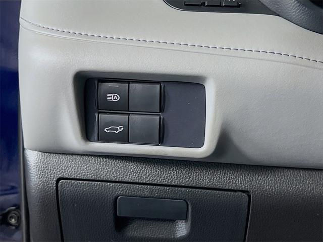 used 2021 Toyota Highlander Hybrid car, priced at $29,999