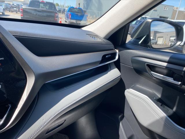 used 2021 Toyota Highlander Hybrid car, priced at $32,500