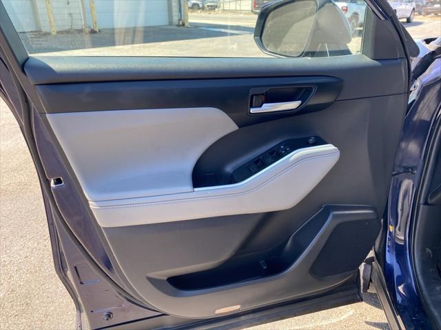 used 2021 Toyota Highlander Hybrid car, priced at $32,500