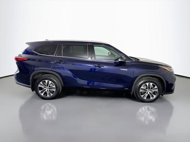 used 2021 Toyota Highlander Hybrid car, priced at $29,999