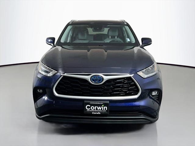 used 2021 Toyota Highlander Hybrid car, priced at $29,999