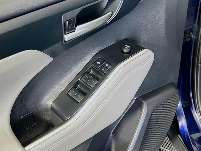 used 2021 Toyota Highlander Hybrid car, priced at $29,999