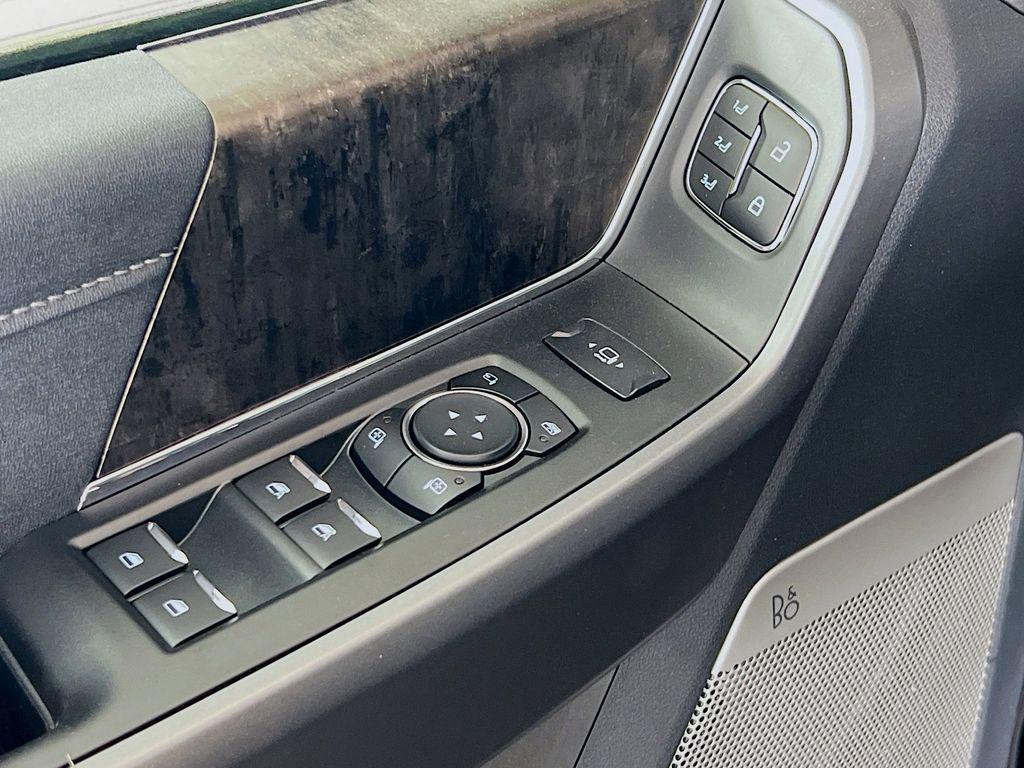 new 2025 Ford F-250 car, priced at $70,912