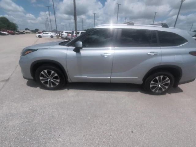 used 2023 Toyota Highlander car, priced at $42,950