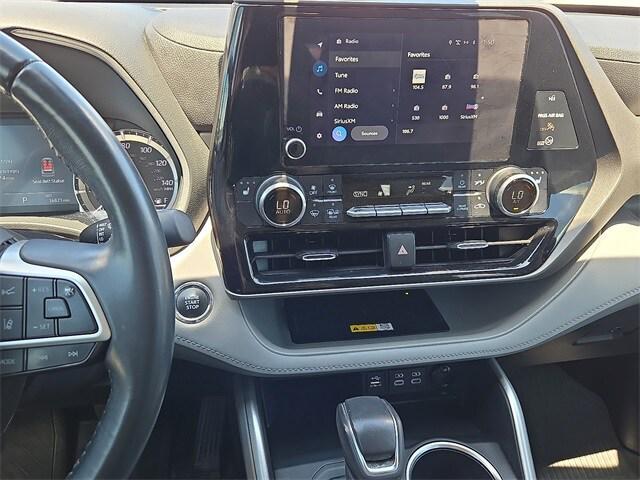 used 2023 Toyota Highlander car, priced at $39,996