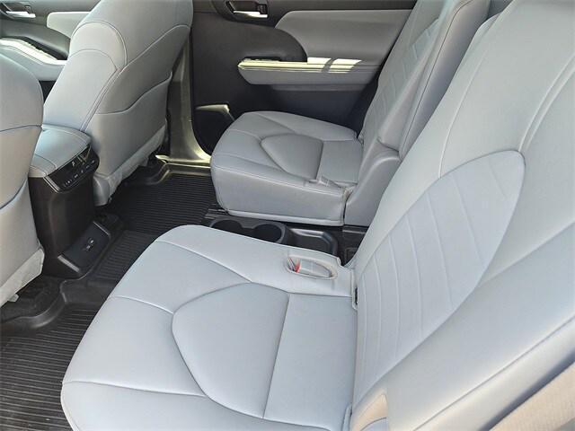 used 2023 Toyota Highlander car, priced at $39,996