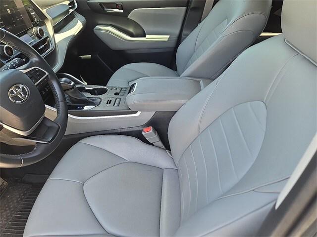 used 2023 Toyota Highlander car, priced at $39,996