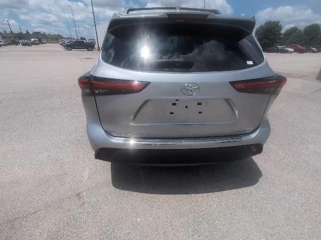 used 2023 Toyota Highlander car, priced at $42,950