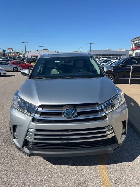 used 2018 Toyota Highlander Hybrid car, priced at $27,995