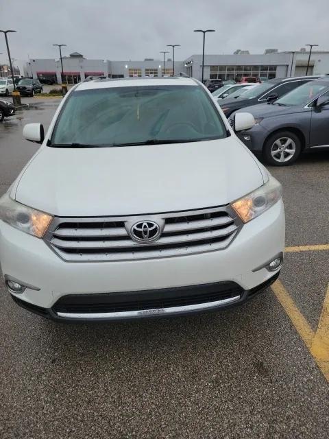 used 2013 Toyota Highlander car, priced at $17,250