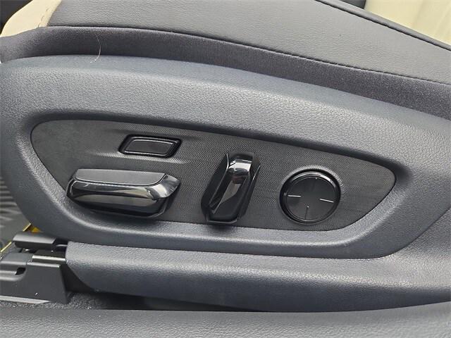 new 2025 Lexus ES 350 car, priced at $51,982