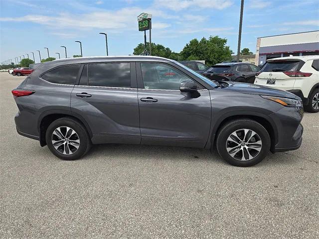 used 2023 Toyota Highlander car, priced at $39,394