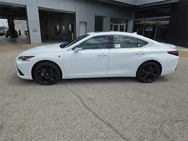 new 2025 Lexus ES 300h car, priced at $50,132