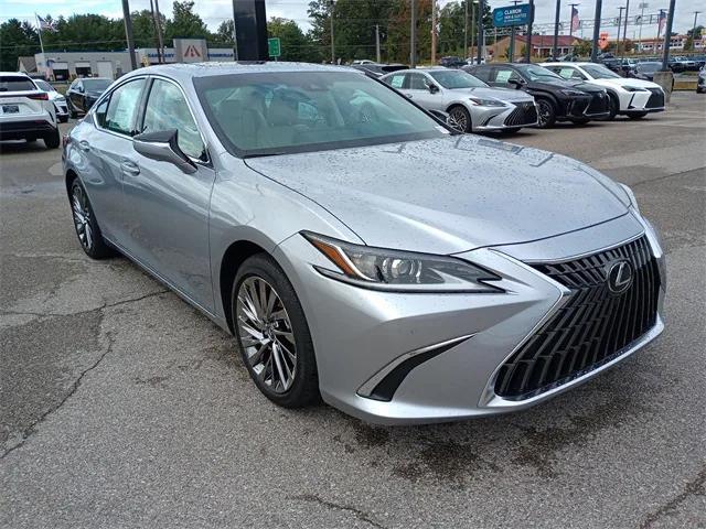 new 2025 Lexus ES 300h car, priced at $52,343