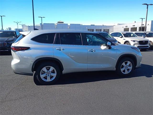 used 2025 Toyota Highlander car, priced at $38,492