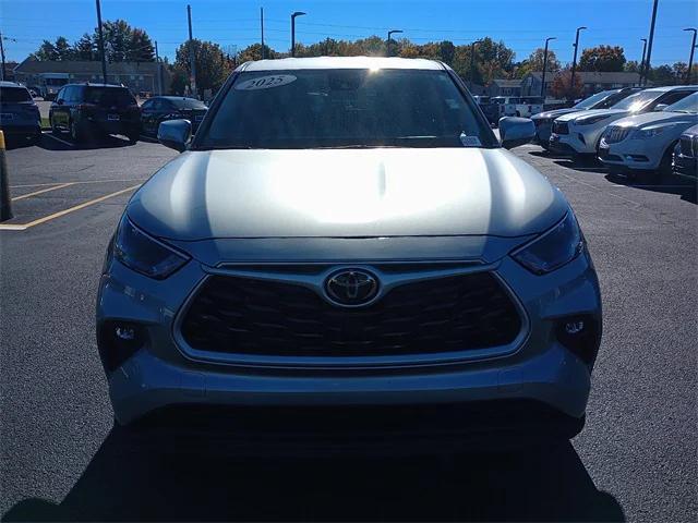 used 2025 Toyota Highlander car, priced at $38,492