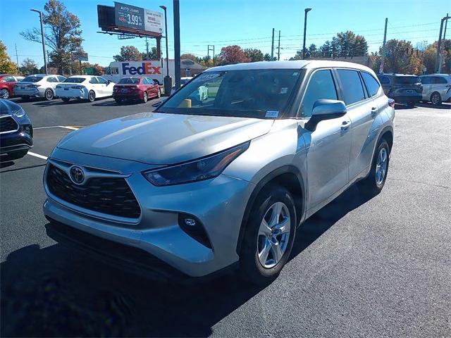used 2025 Toyota Highlander car, priced at $38,492