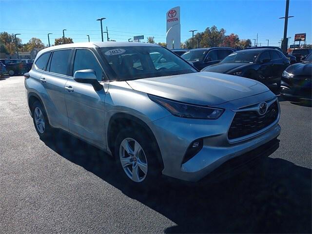 used 2025 Toyota Highlander car, priced at $38,492