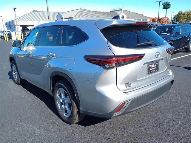 used 2025 Toyota Highlander car, priced at $38,492